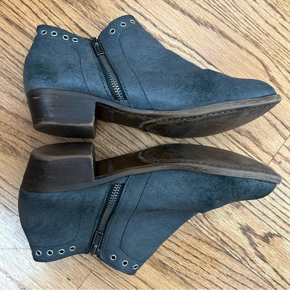 Minnetonka | Brenna Distressed Suede Booties - Picture 4 of 15